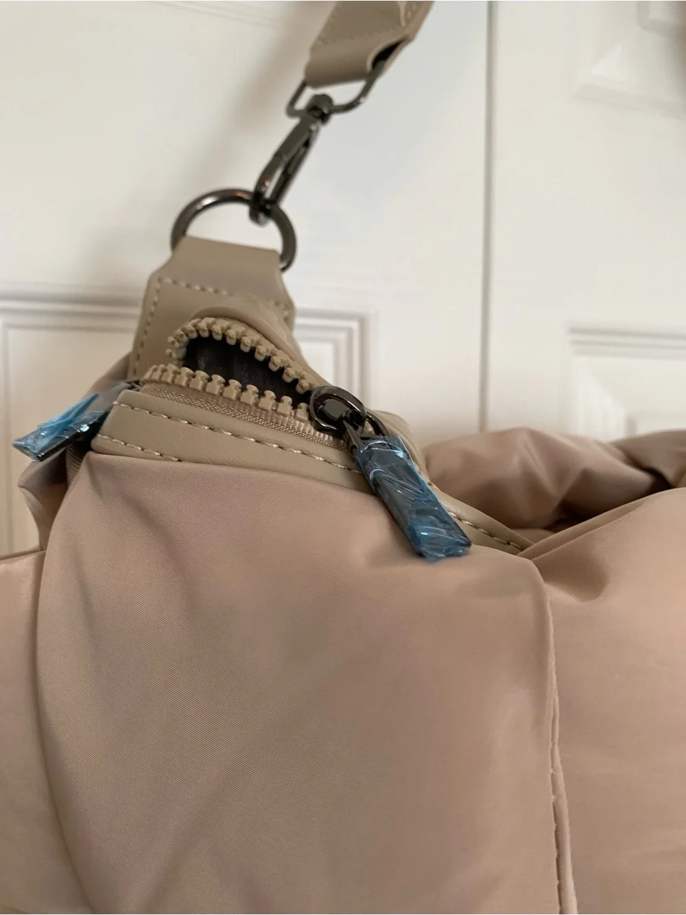 NWT- SOUL and SELENE Extra Large Women’s Quilted Puffer Bag.